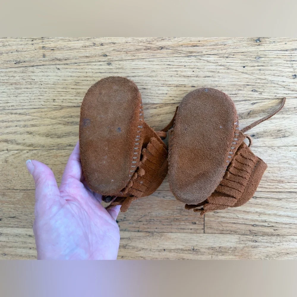 Minnetonka vintage leather crib mocassins
